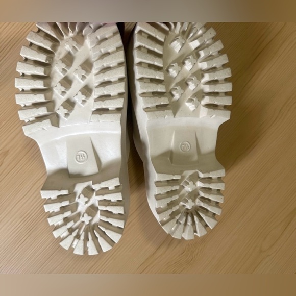 Platform Clogs - Picture 6 of 7